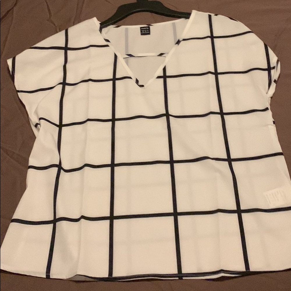 Stripped white and black blouse